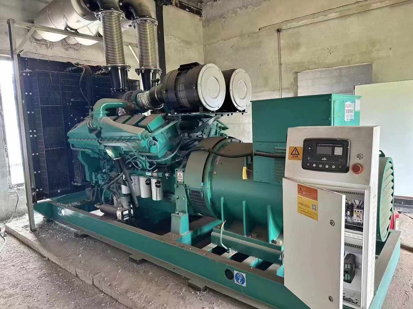 日照无功补偿装置的性能评估需要考虑哪些因素？