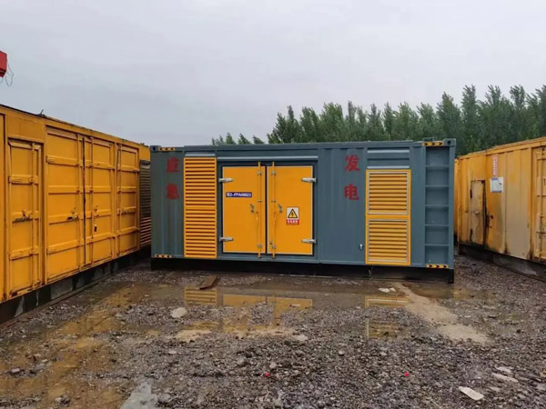 日照柴油发电机如何判断干式空气滤清器是否需要更换？