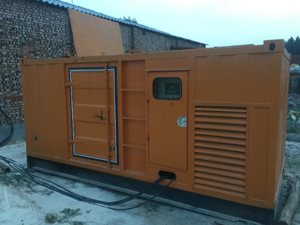 日照发电机组长期使用中，电缆线的敷设路径有哪些要求？